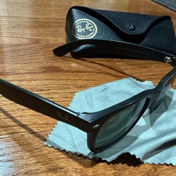 Ray-Ban P Black Sunglasses RB 2132 with Case and Lense Cloth - Picture 7 of 8